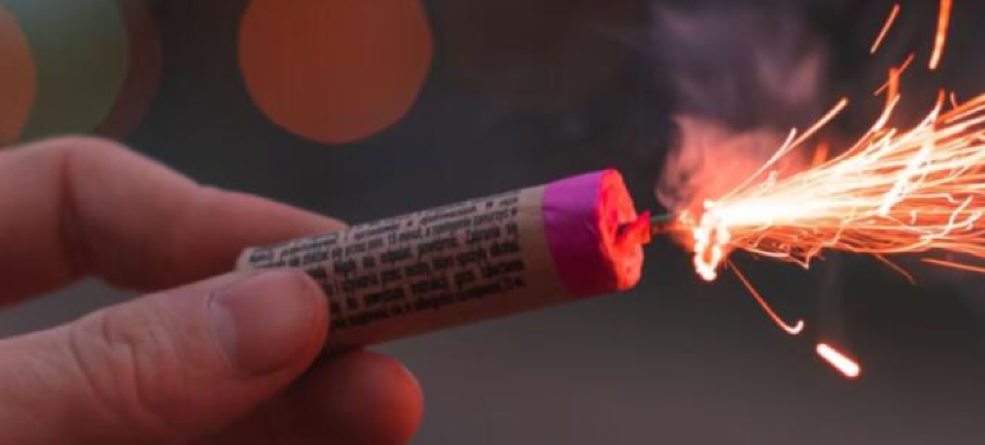 Βέλο Κορινθίας: Σοβαρός τραυματισμός δύο νεαρών από έκρηξη βεγγαλικού – 24χρονος ακρωτηριάστηκε, 19χρονος κινδυνεύει να χάσει το μάτι του